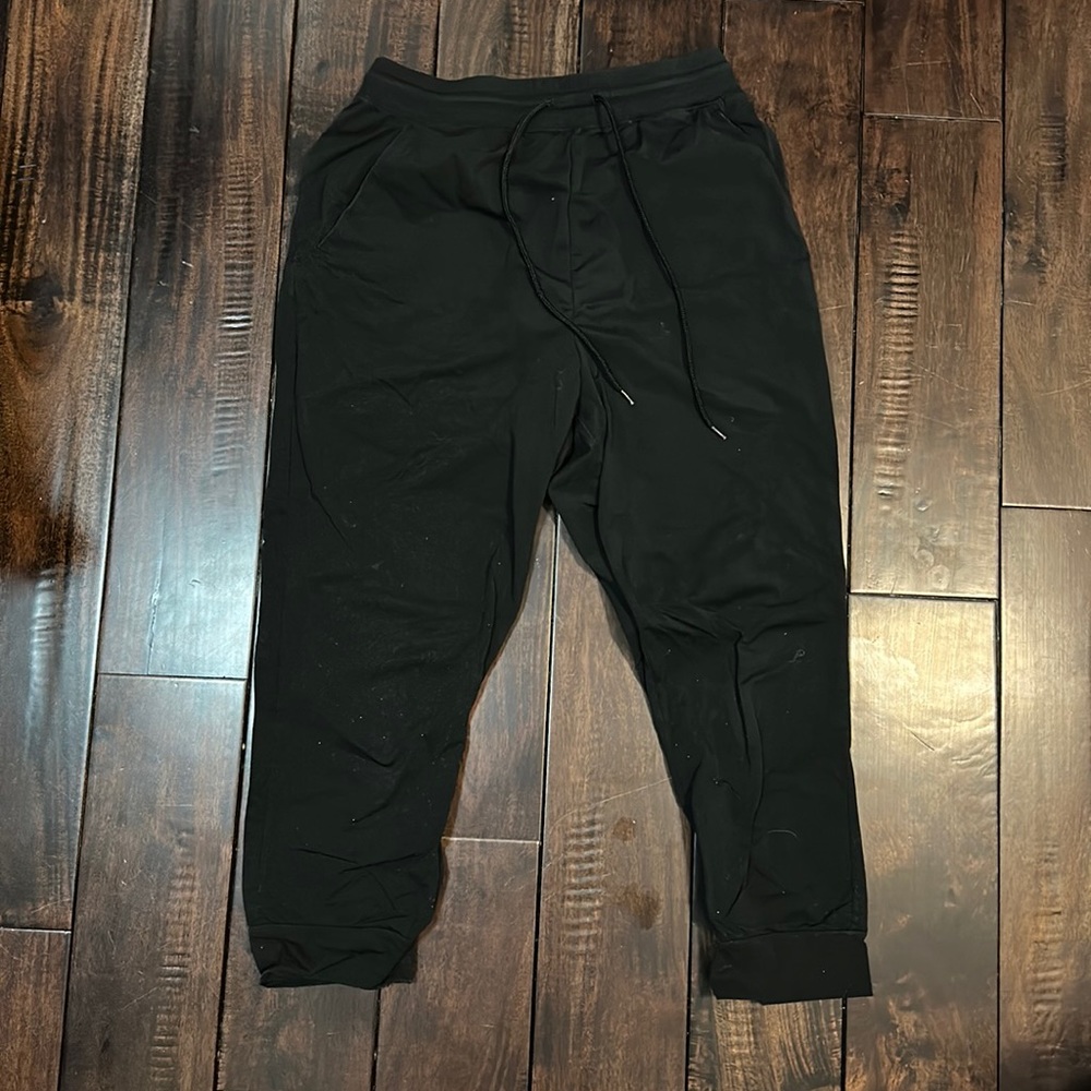 Black Uniqlo lounge pants